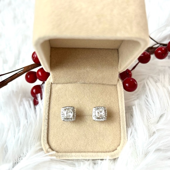 New Simulated Diamonds 925 Sterling Silver Stud Earrings - Picture 11 of 12